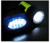 OHM LED MAGNET LIGHTとGENTOS 7LED Waterproof Torchの光色比較