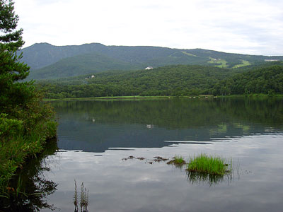 風景を映すバラギ湖